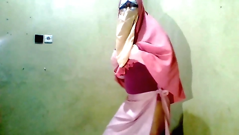 A small and sexy black hairdo in a solo female scene