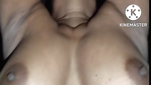 Indian amateur video shows a sexy brunette with a nice smile