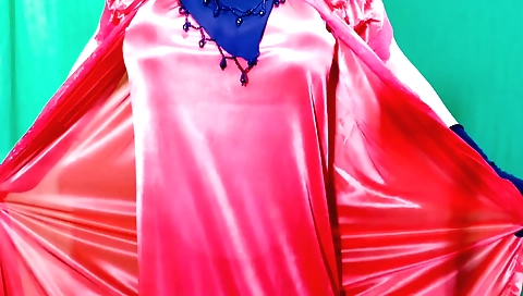 Indian girlfriend enjoys sex with her lover in bed