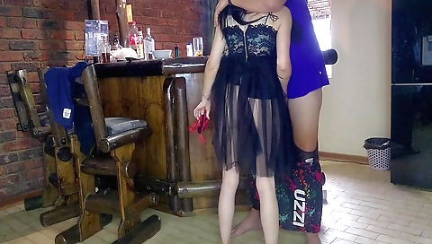 Indian threesome video featuring two girls sharing a dildo