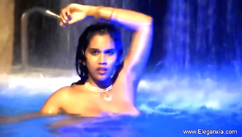 Indian brunette makes a solo porn video with creampie