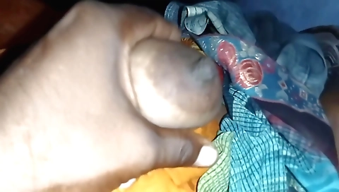 Indian teen with big natural tits makes an amateur porn vid