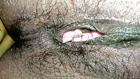 Indian chick with a big booty fucks in amateur video