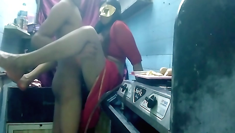 Indian brunette chick takes her cam and makes herself amateur vid