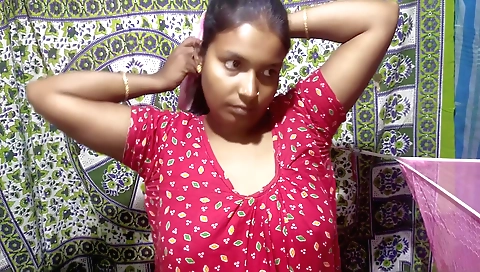 Indian girl with natural body enjoys her lover's sex